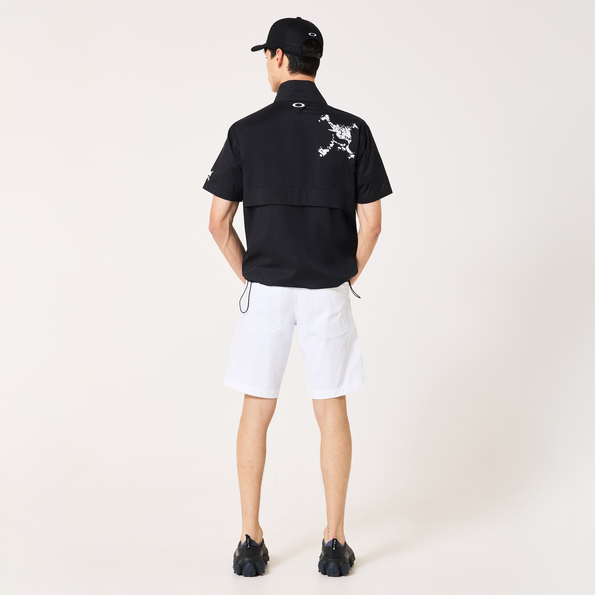 Oakley Skull S/S Airy Wind Jacket in Pitch Black | Oakley® JP