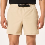 Latitude 18" Short - Humus