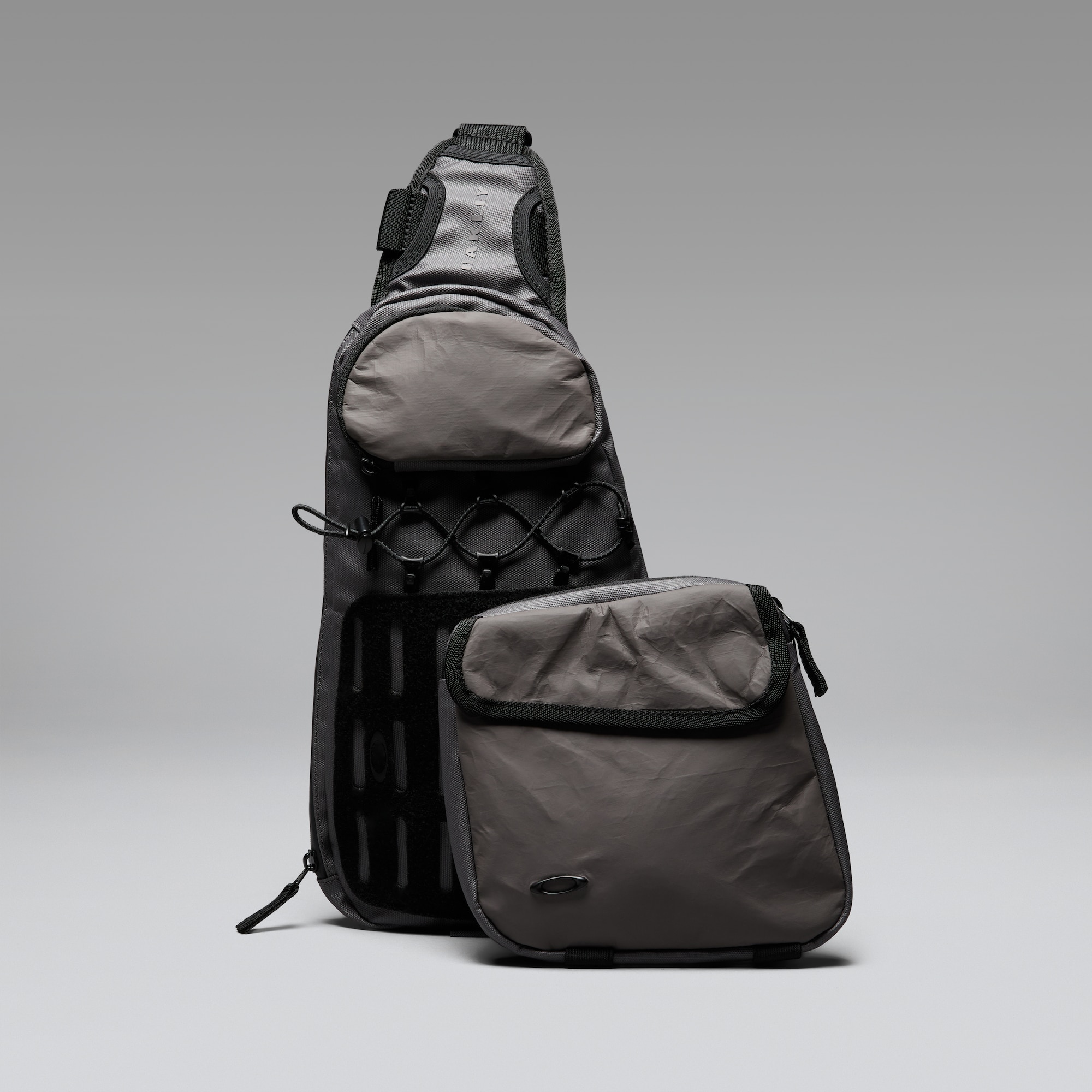 Oakley Latitude Flex Belt Bag in Granite Gray | Oakley® US