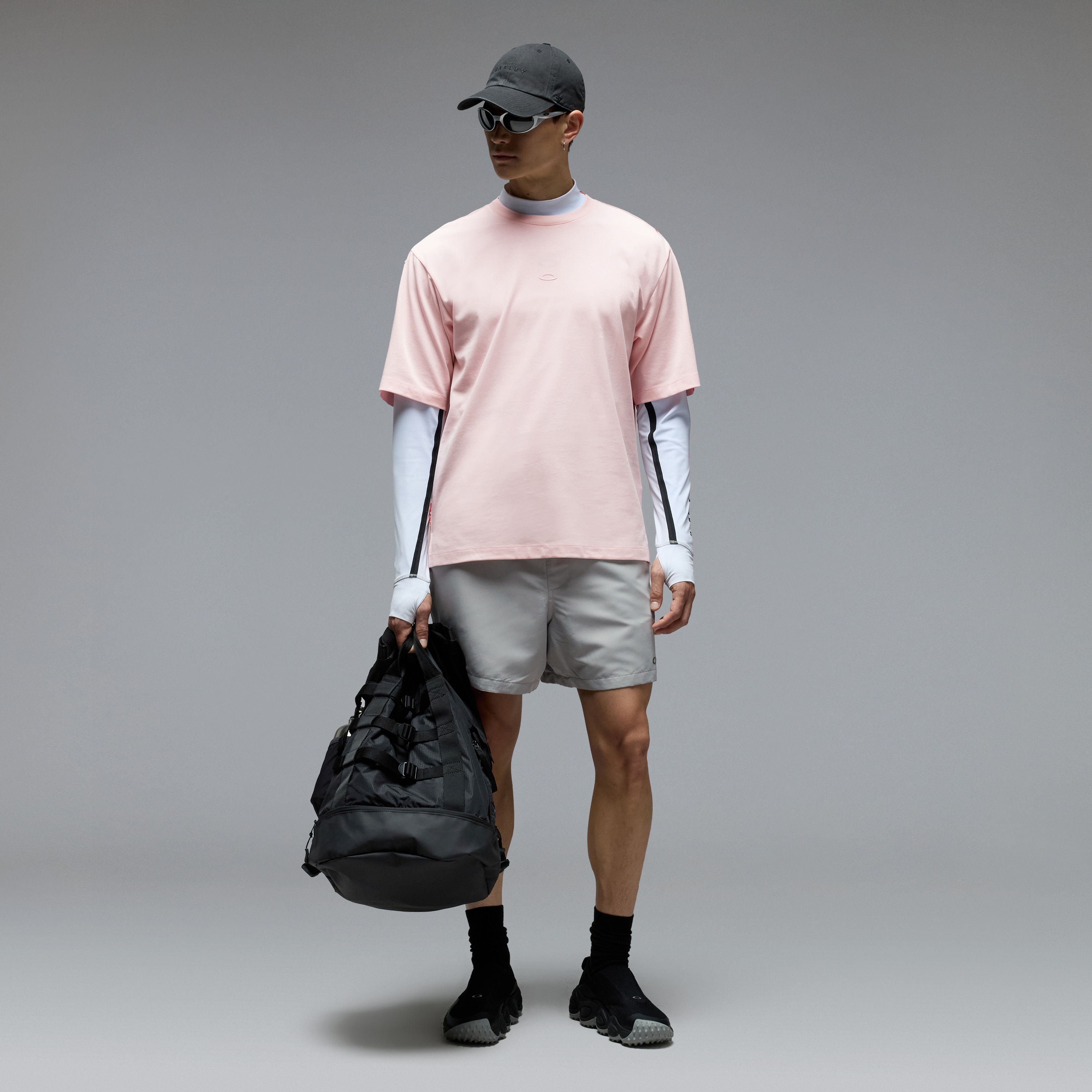 Oakley Waterscape Hybrid 17'' Short in Cement | Oakley® US