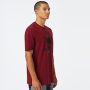 Blurred Scatter Skull Tee - Iron Red