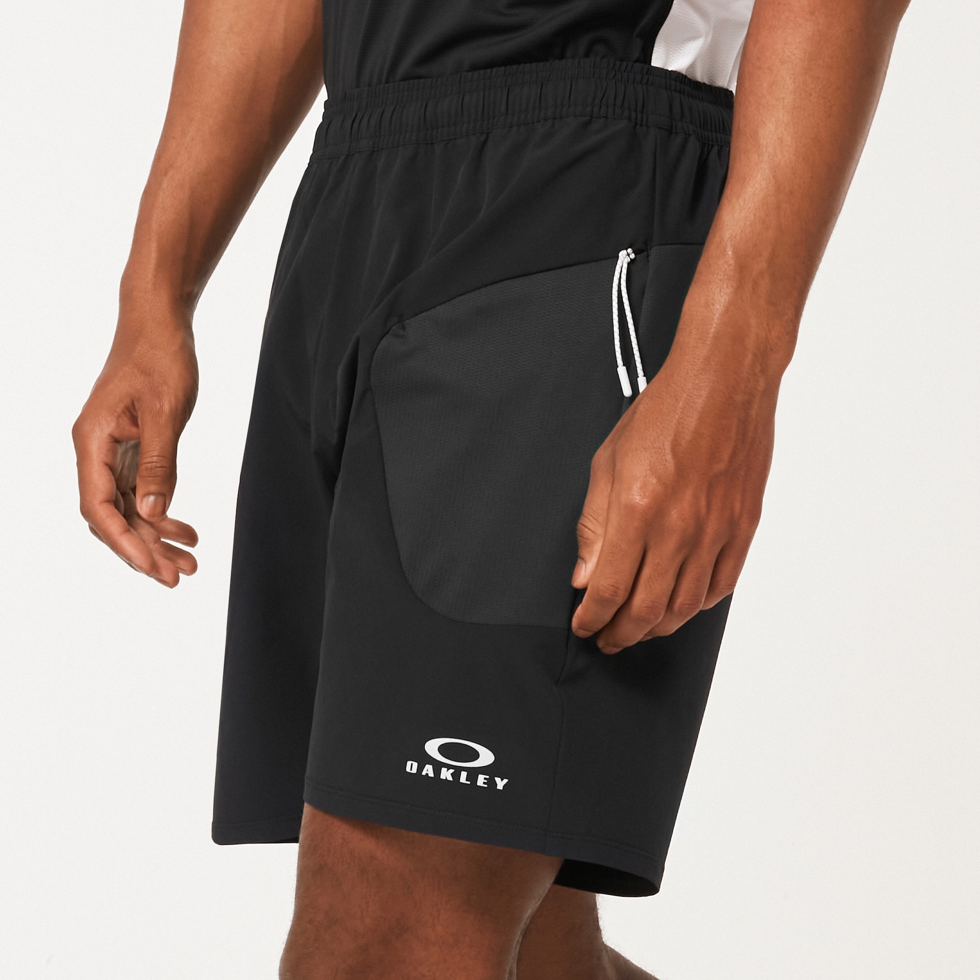 Oakley Pursuit Shorts 8 in Blackout | Oakley® US