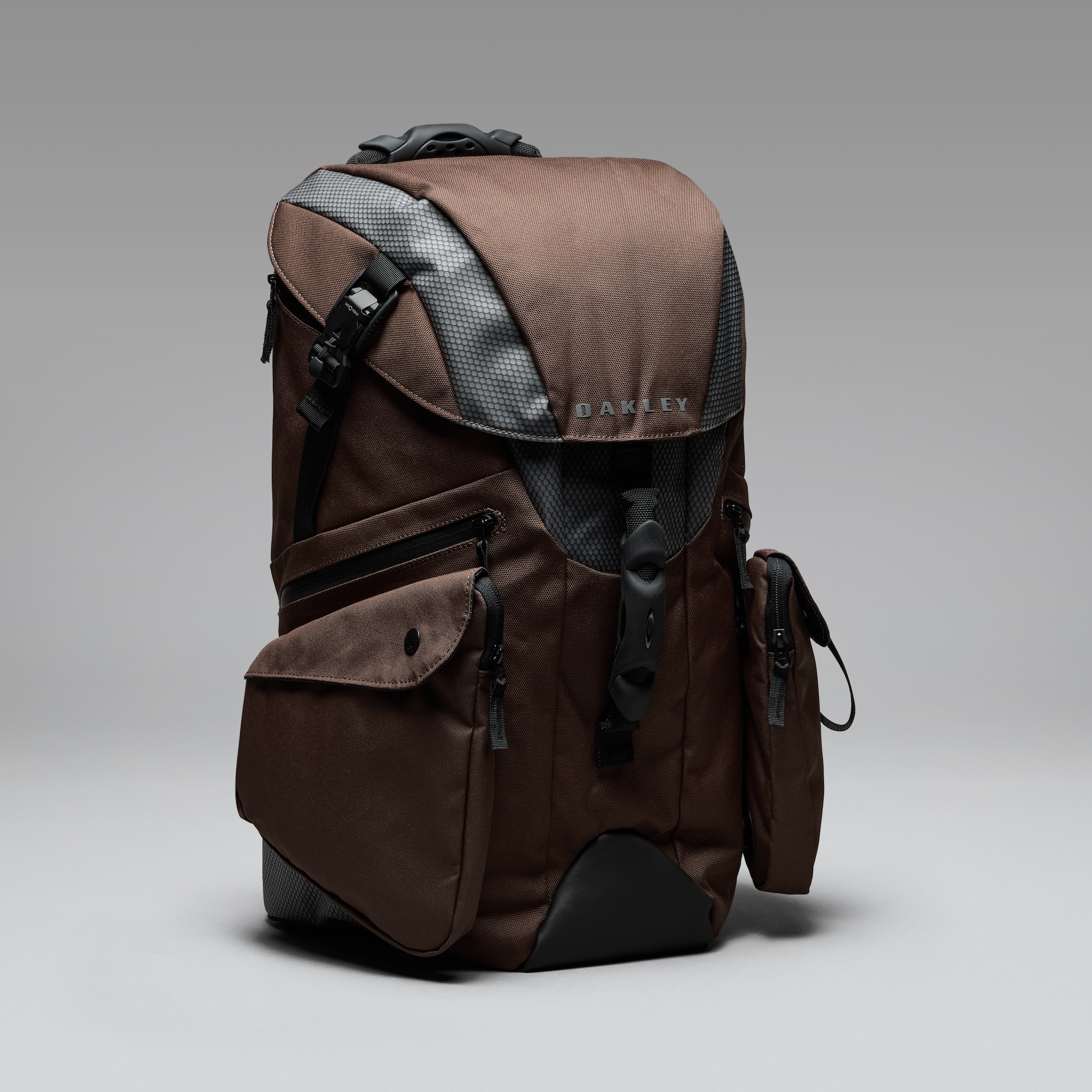 Oakley Latitude Flex Pack in Dark Umber | Oakley® US