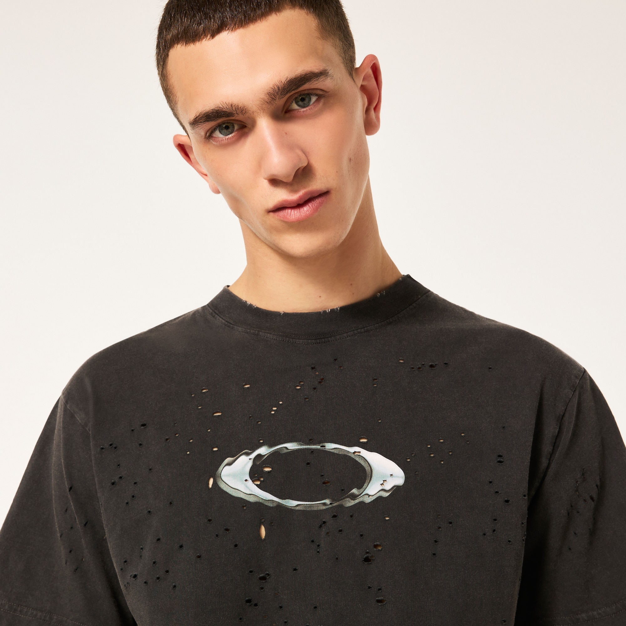 Satisfy × Oakley MothTech™ T-Shirt XL Oakley MothTech™ T-Shirt x Satisfy in Volcanic Ash | Oakley® US