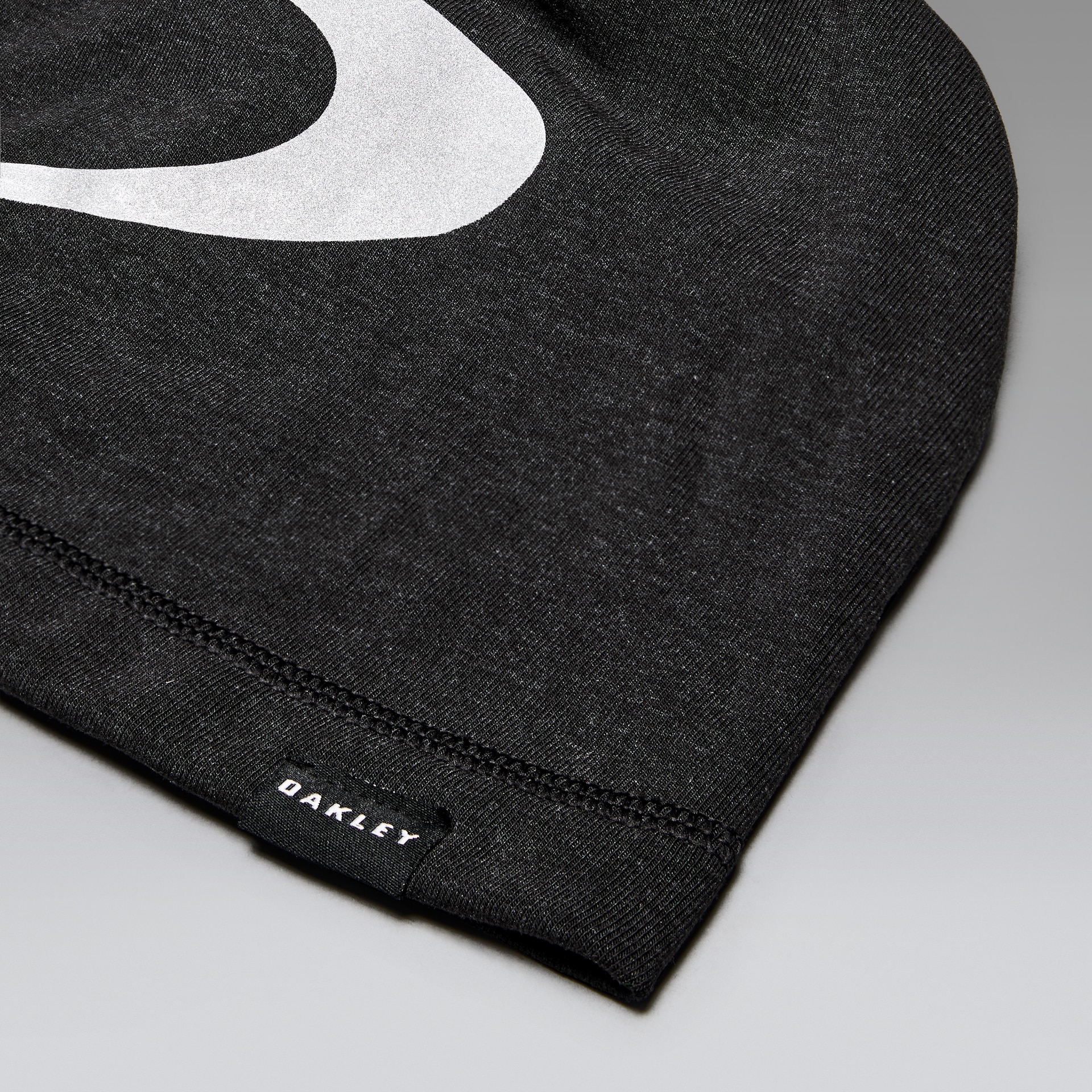 Oakley Microfleece Skull Cap in Pitch Black | Oakley® CA