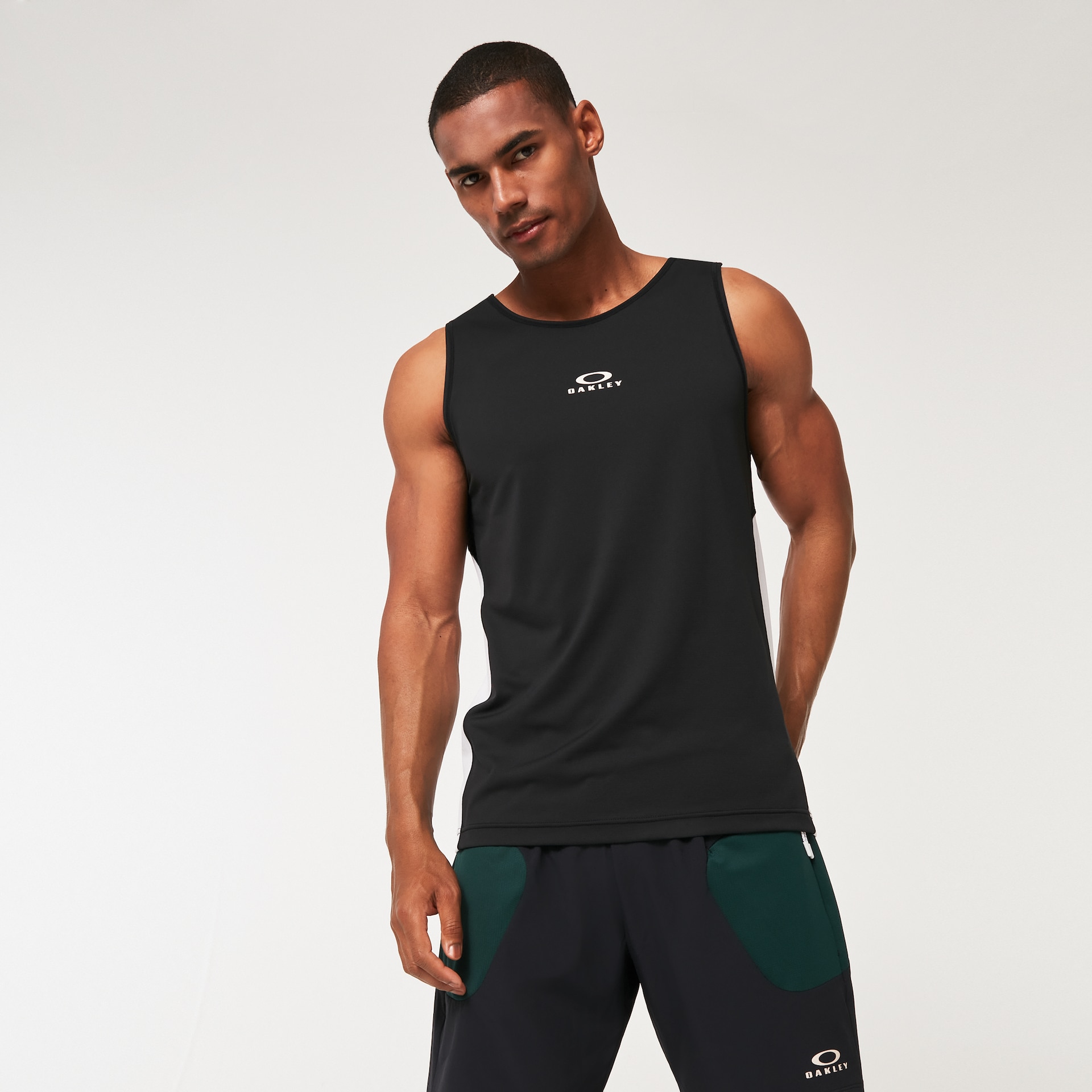 Oakley Pursuit Lite Tank in Blackout | Oakley® US