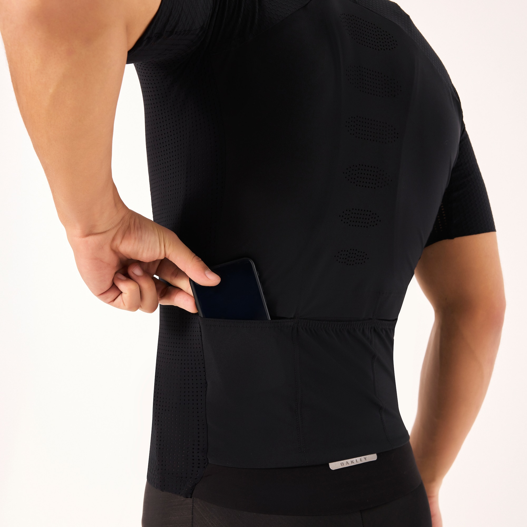 オークリー Endurance Ultra Vented Jersey Blackout | オークリー公式