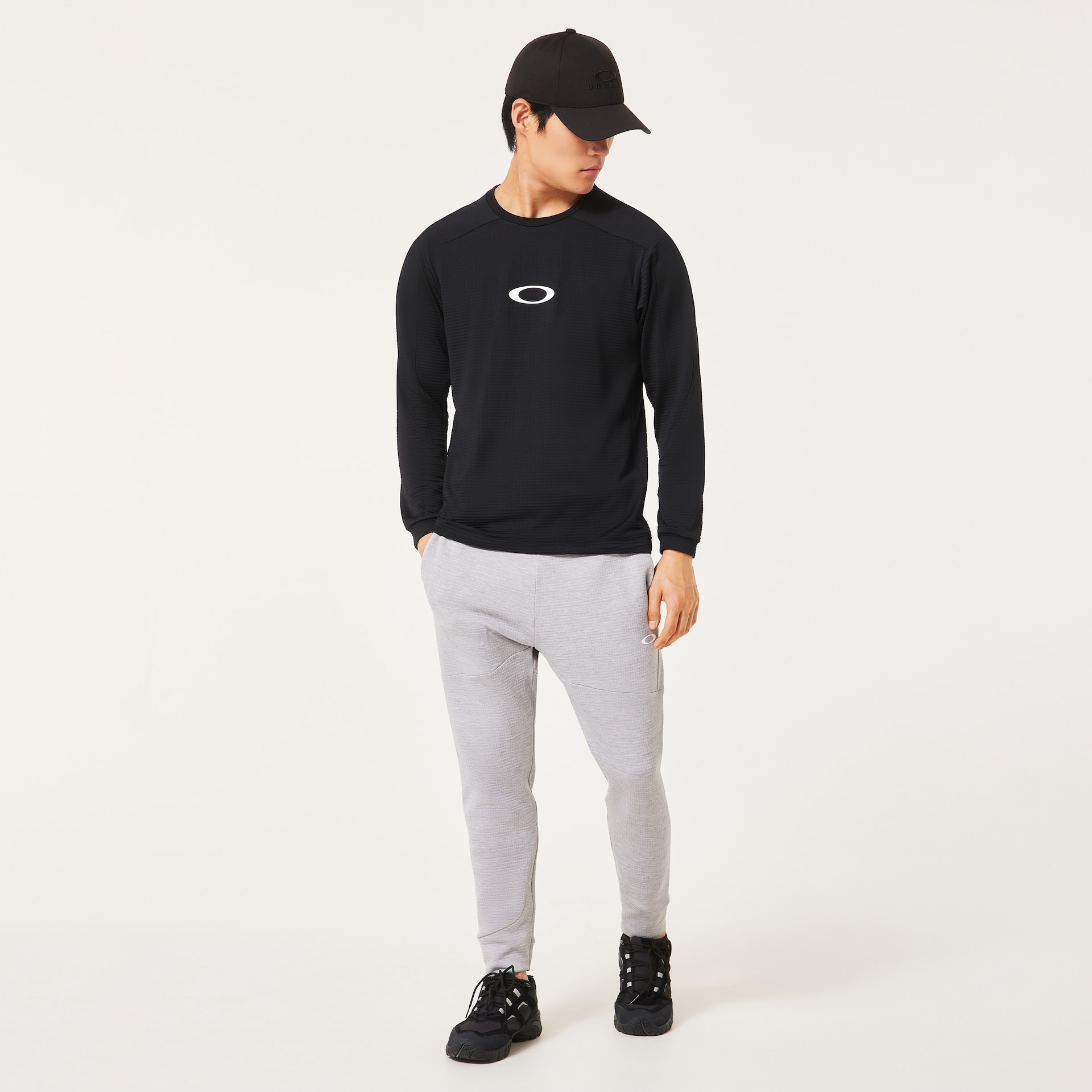 Oakley Enhance Light Grid L/S Crew 5.7 in Blackout | Oakley® JP