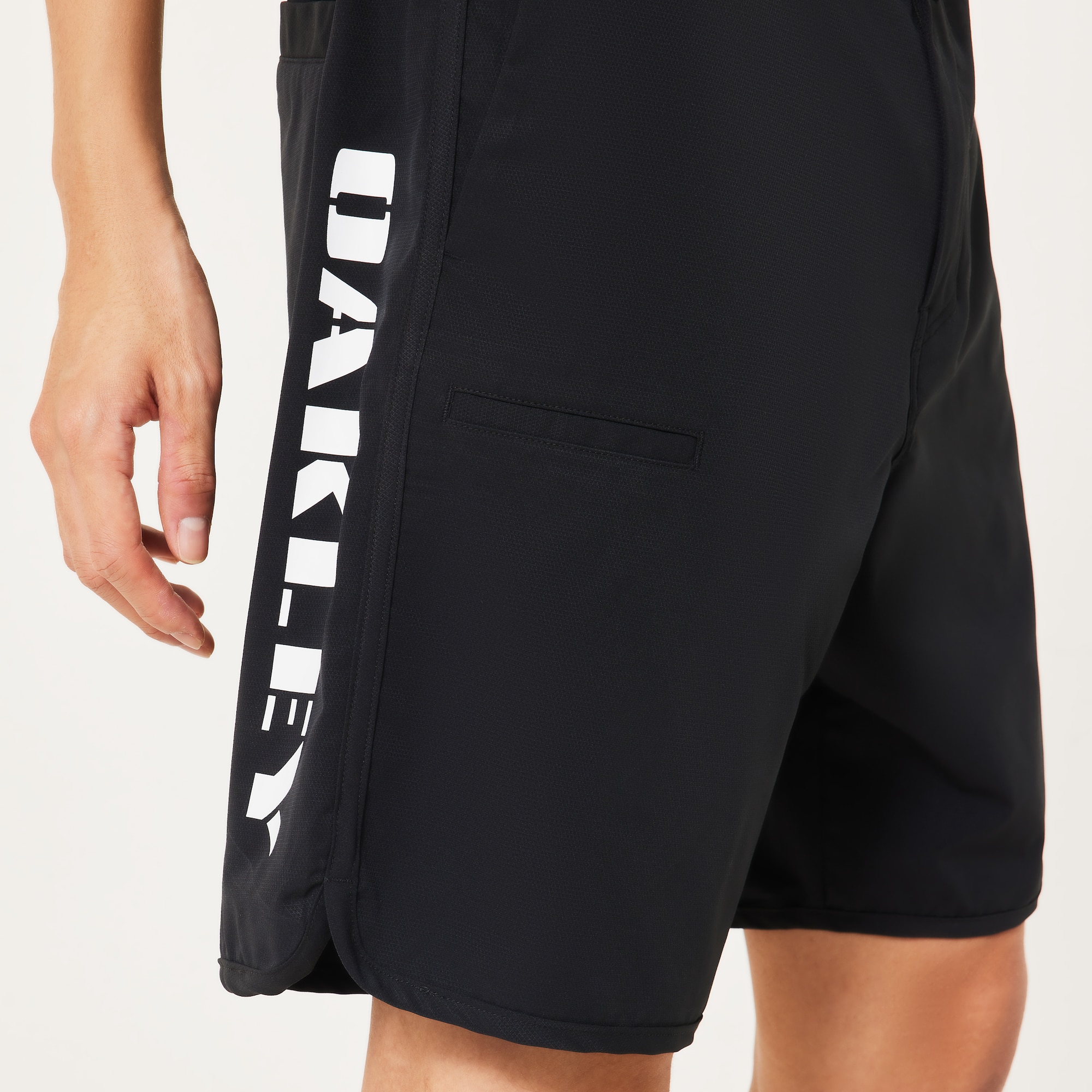 オークリー Addictive Shorts 7.0 Blackout | オークリー公式ストア 日本
