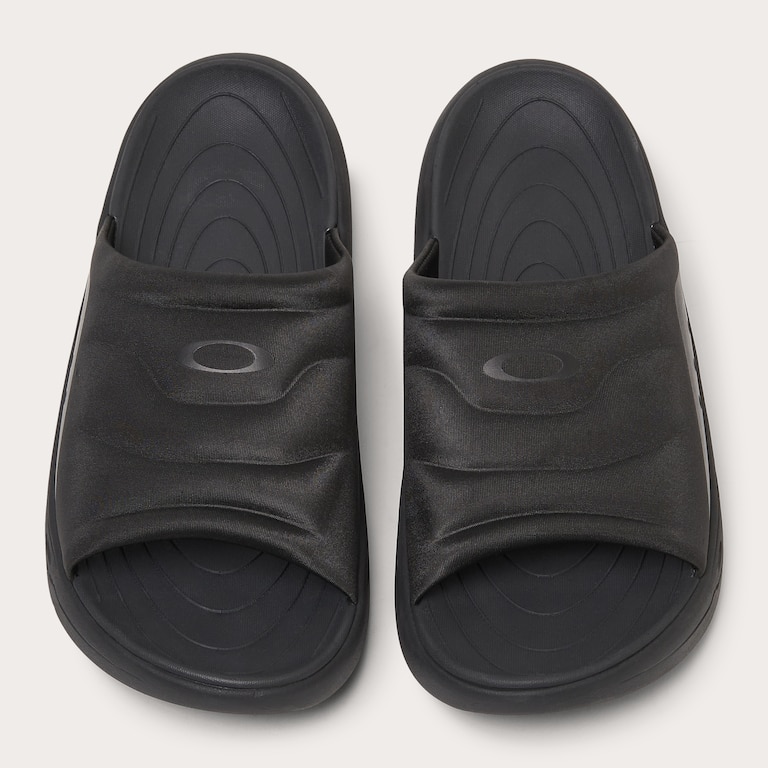 Studio Slide - Blackout
