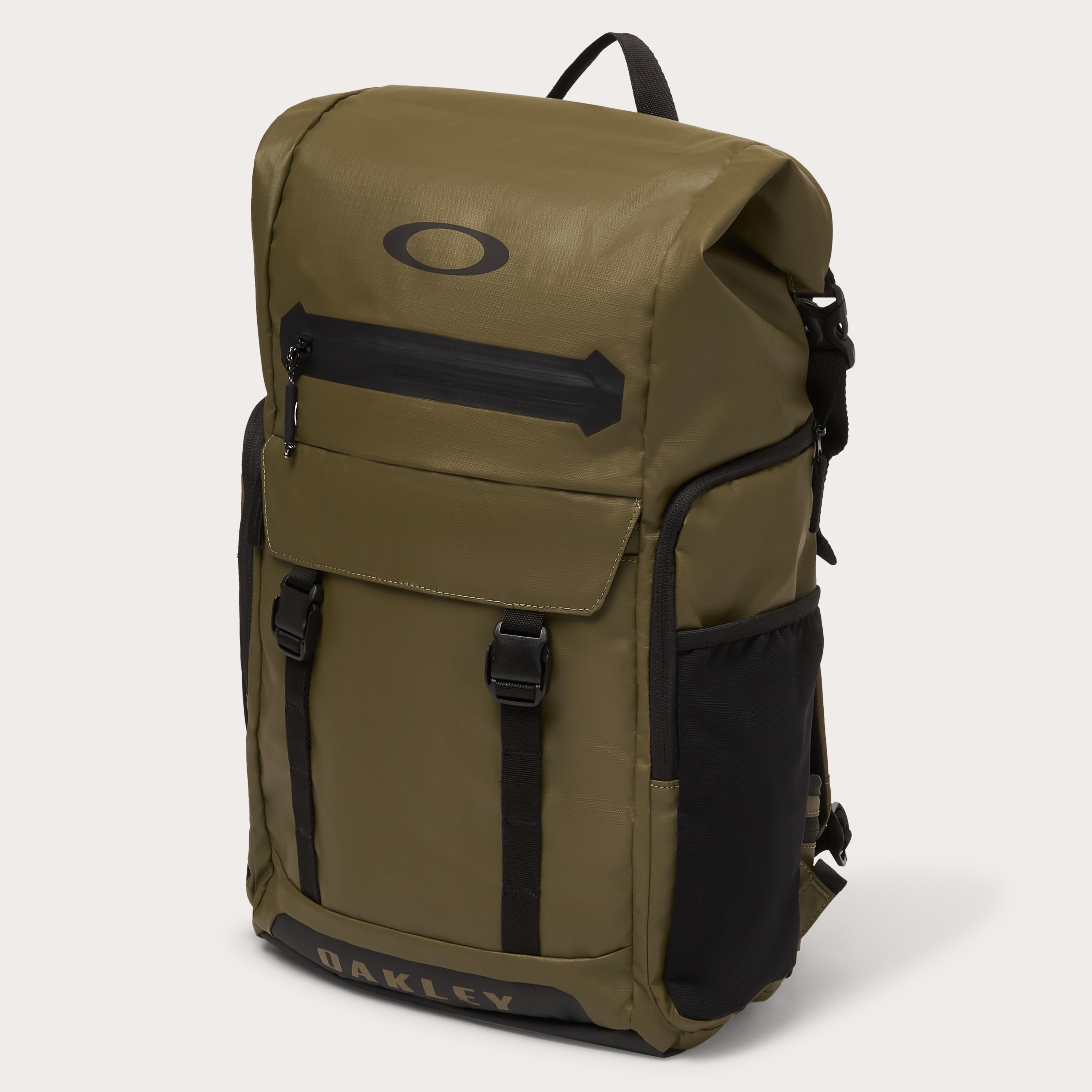 Oakley Road Trip Terrain 25L Rc Pack in Blackout | Oakley® US