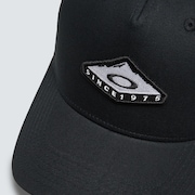 Peak Snapback Hat - Blackout