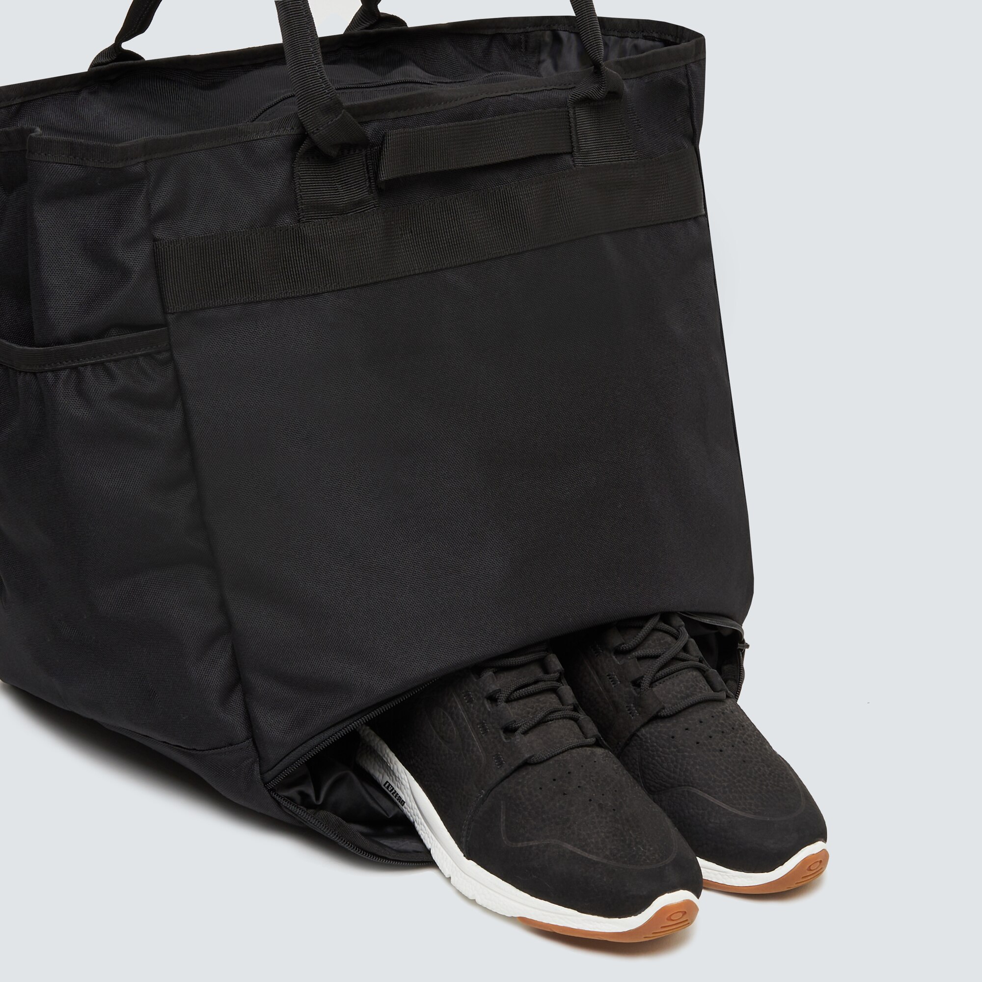 オークリー BG Tote Bag 15.0 Blackout | オークリー公式ストア 日本