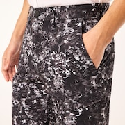 Skull Bloom Quartz Shorts - Black Print