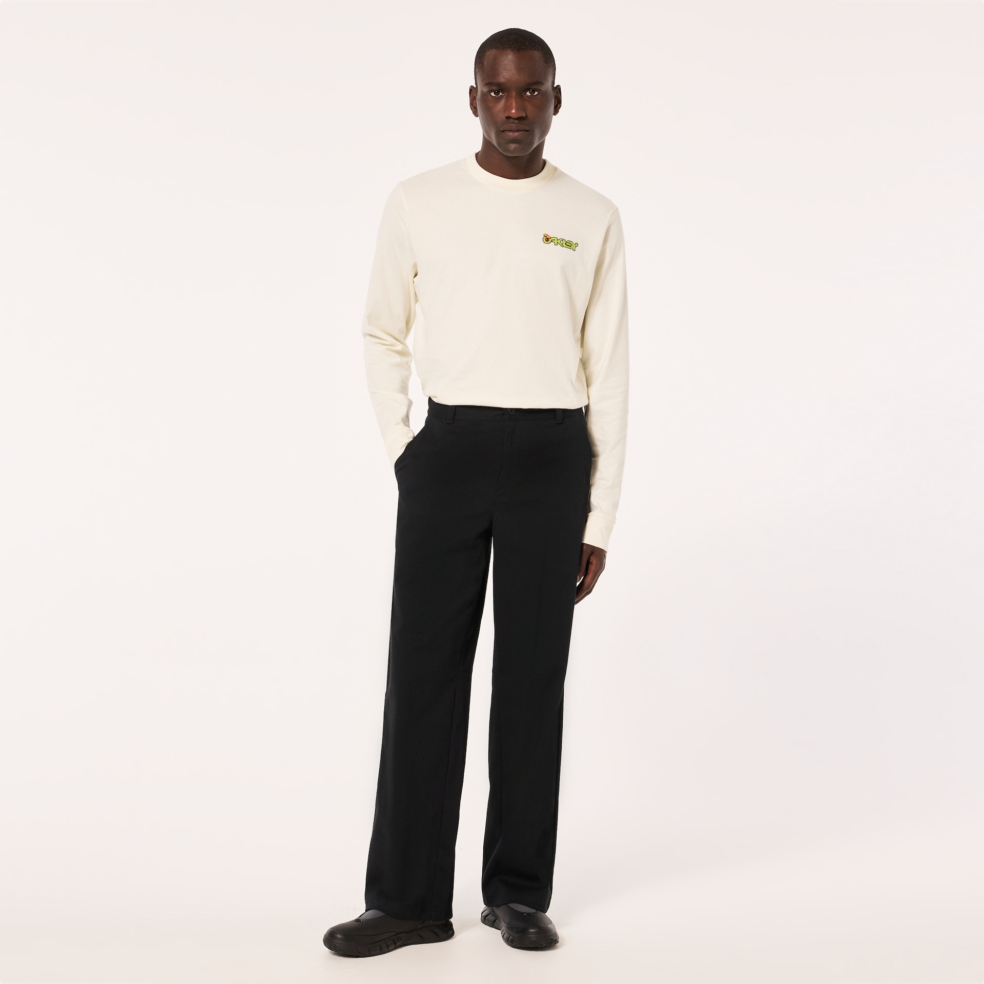 Oakley Tempestas Sum Chino Pants em Blackout | Oakley® BR