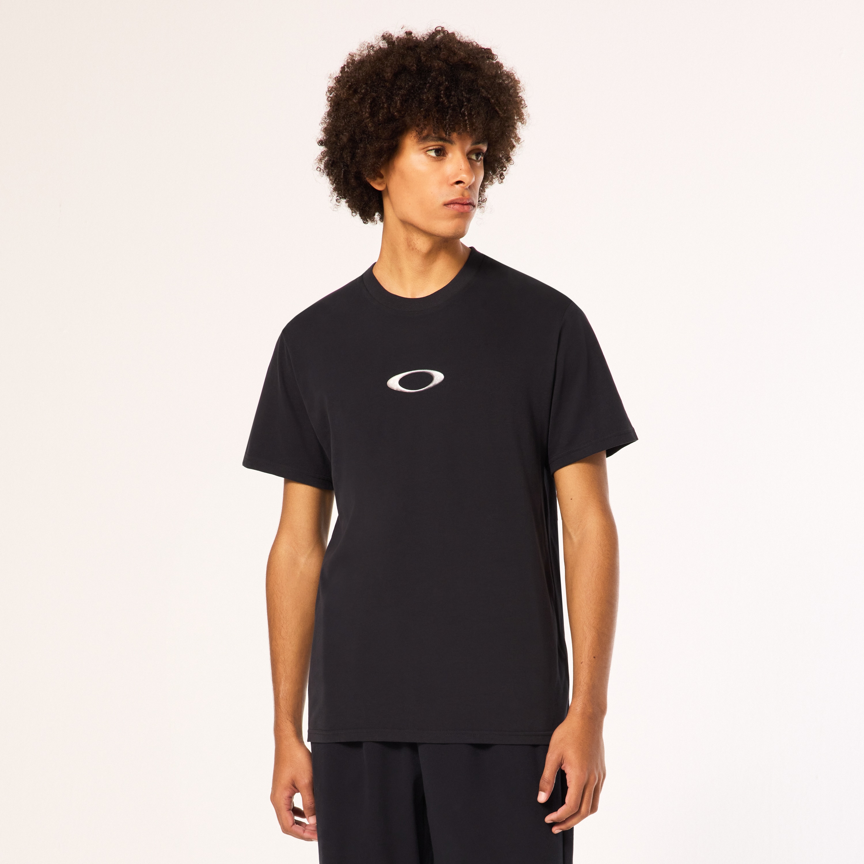 Oakley Mtl Tee in Blackout | Oakley® US