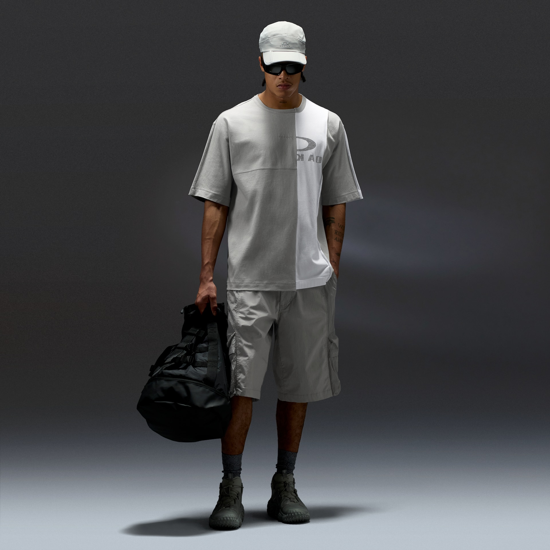 Oakley Men's Reserve Momento Tee Size: