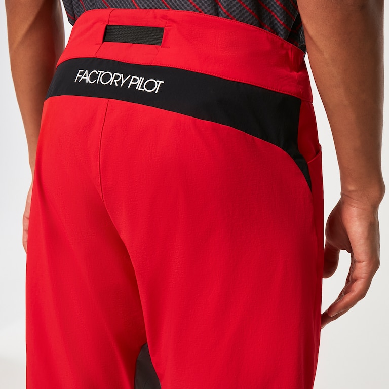 Seeker '75  Short - Red Line