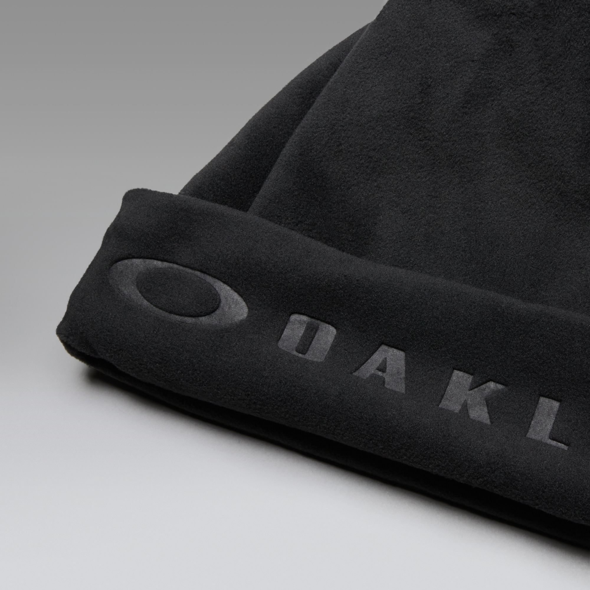 Oakley Slush Polar Crown Beanie in Pitch Black | Oakley® US