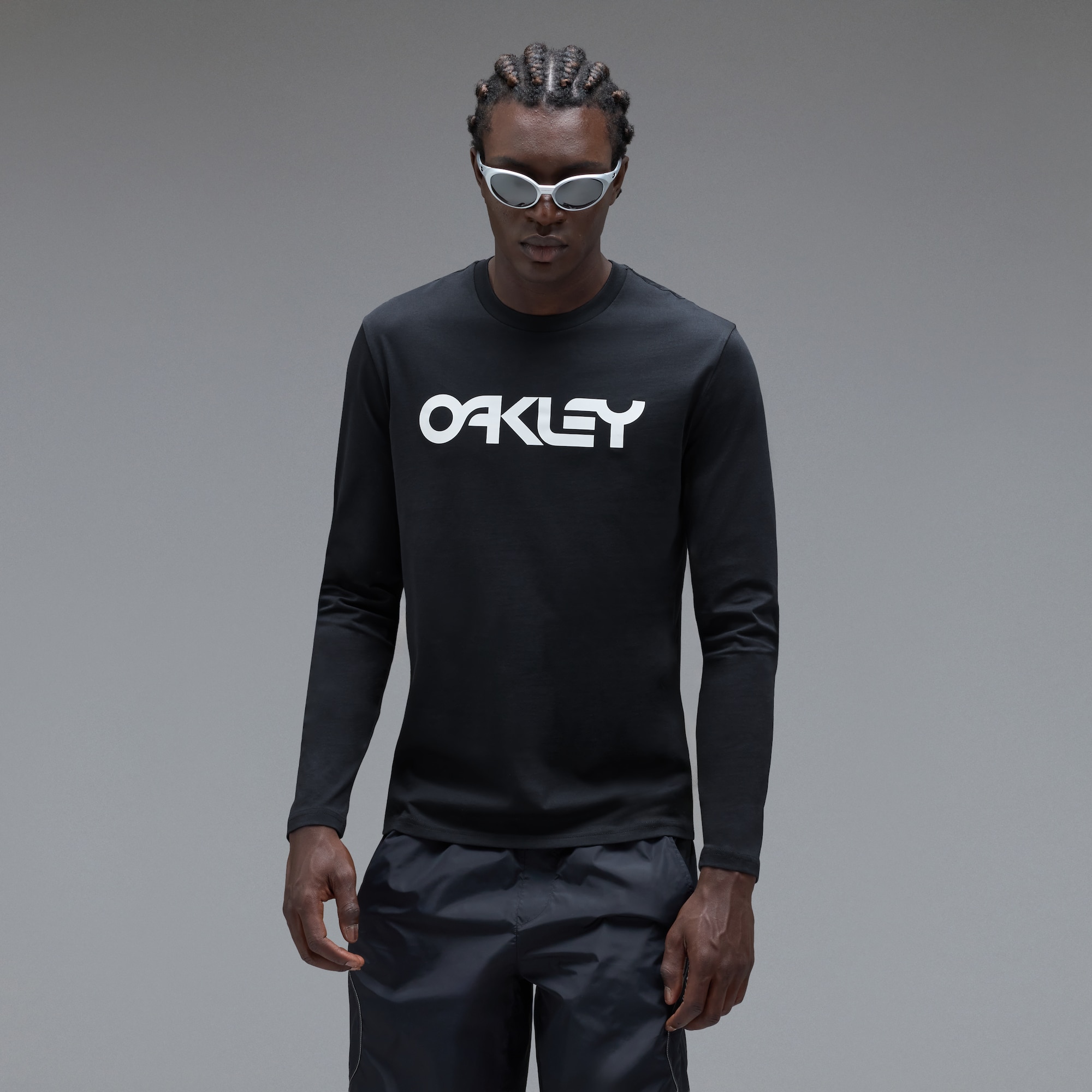 Oakley Mark II L/S Tee 2.0 in Black/White | Oakley® US