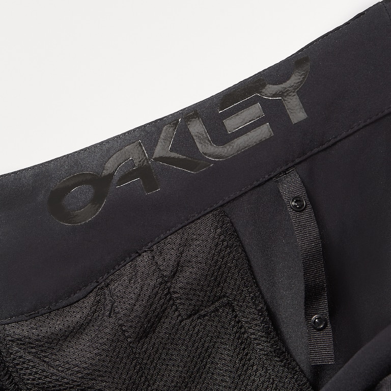 W Factory Pilot  Lite  Short - Blackout