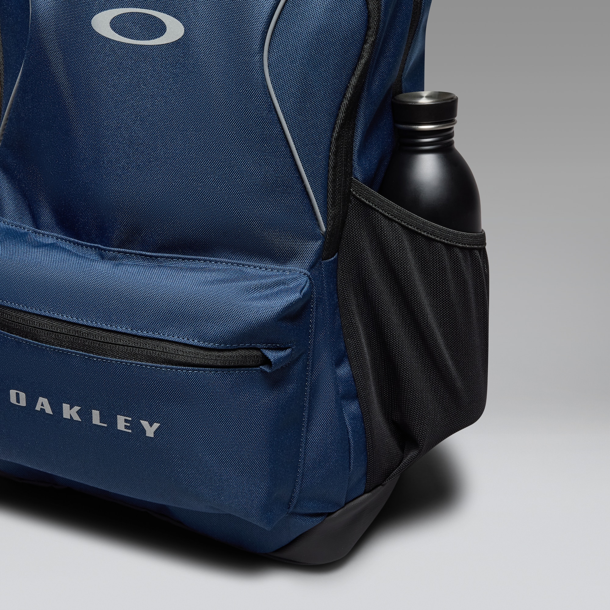 Oakley Spark Traverse in Abyss | Oakley® US