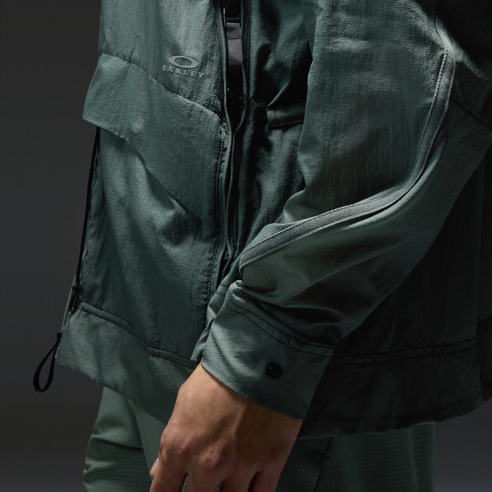 Oakley Latitude Veil Flow Jacket in Aviator Green | Oakley® US