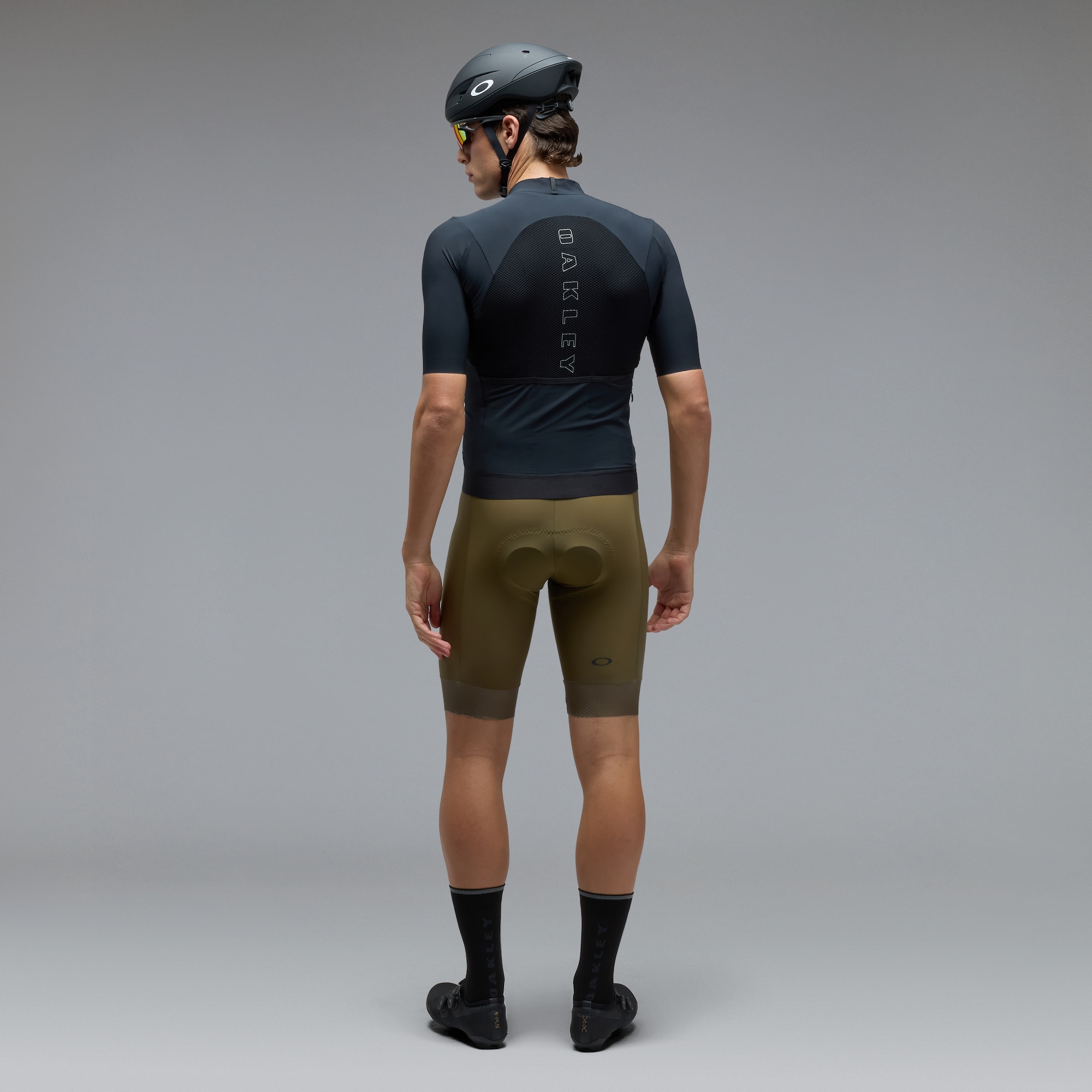 オークリー　ハーフパンツ ICON CLASSIC BIB メンズ Oakley Icon Classic Bib 2.0 in Army Green | Oakley® US