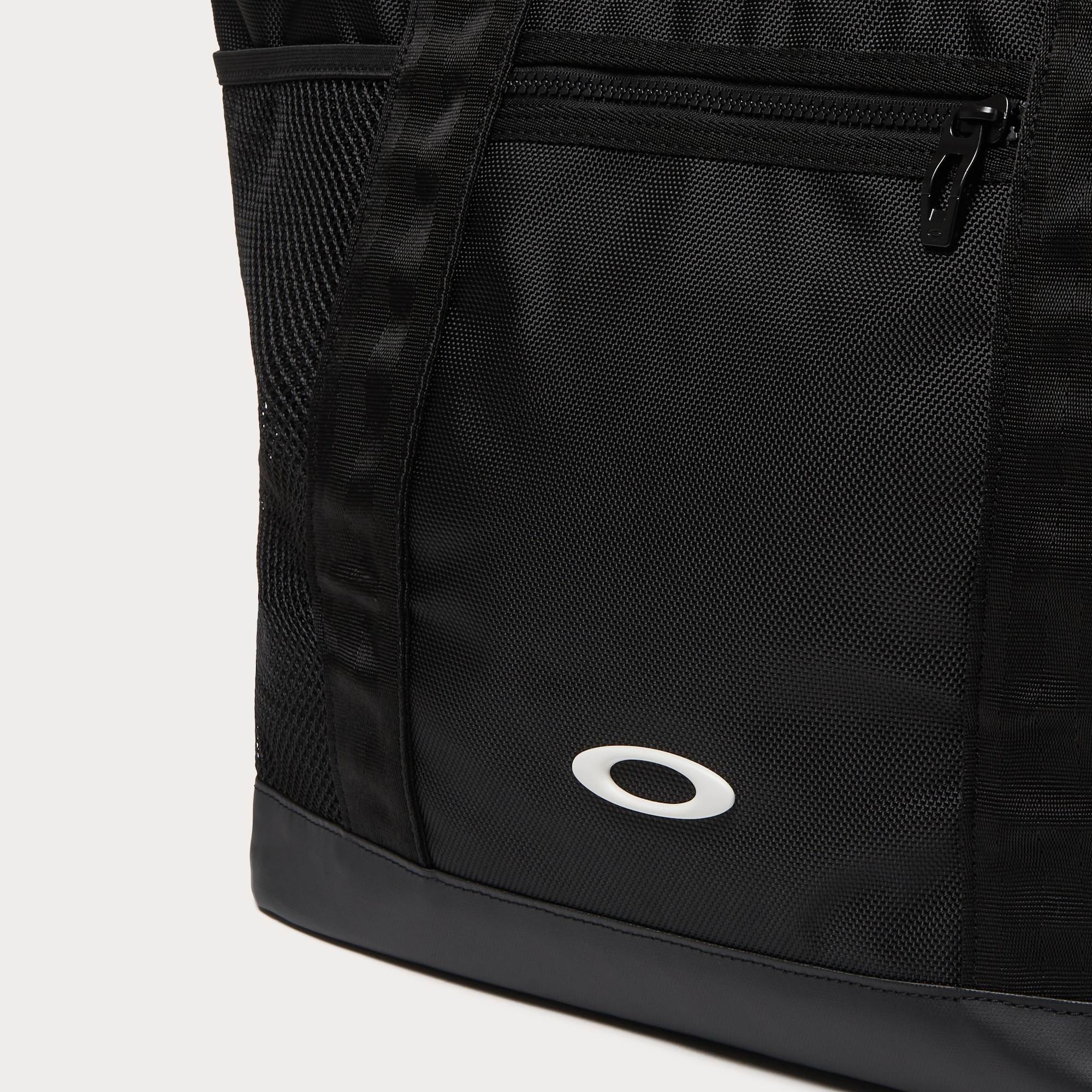 Oakley Enhance LT Tote 9.0 in Black/White | Oakley® JP