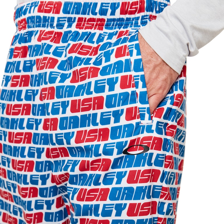 Enhance Graphic Shorts 9.7 - White