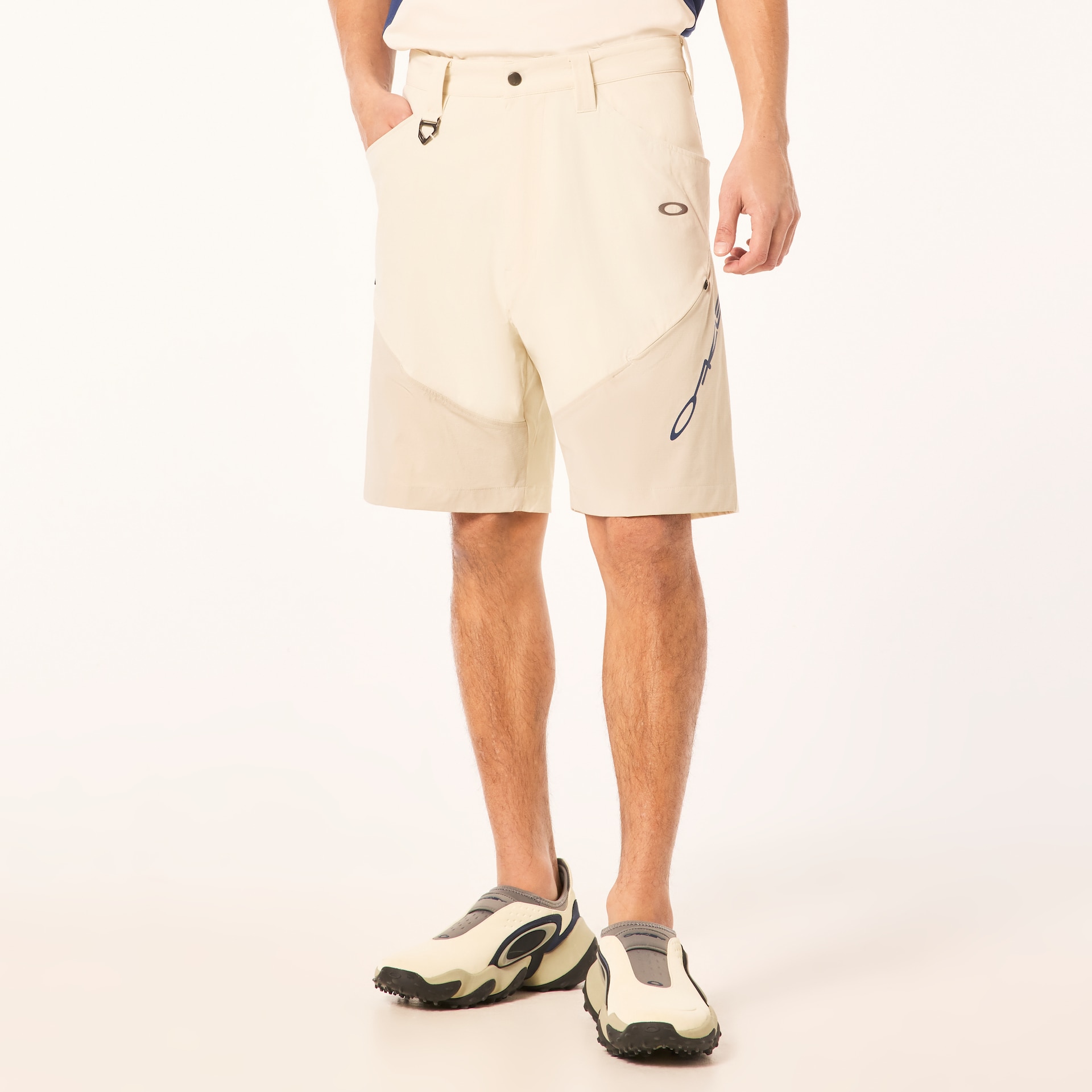 FOA406460__372_omfr1.png