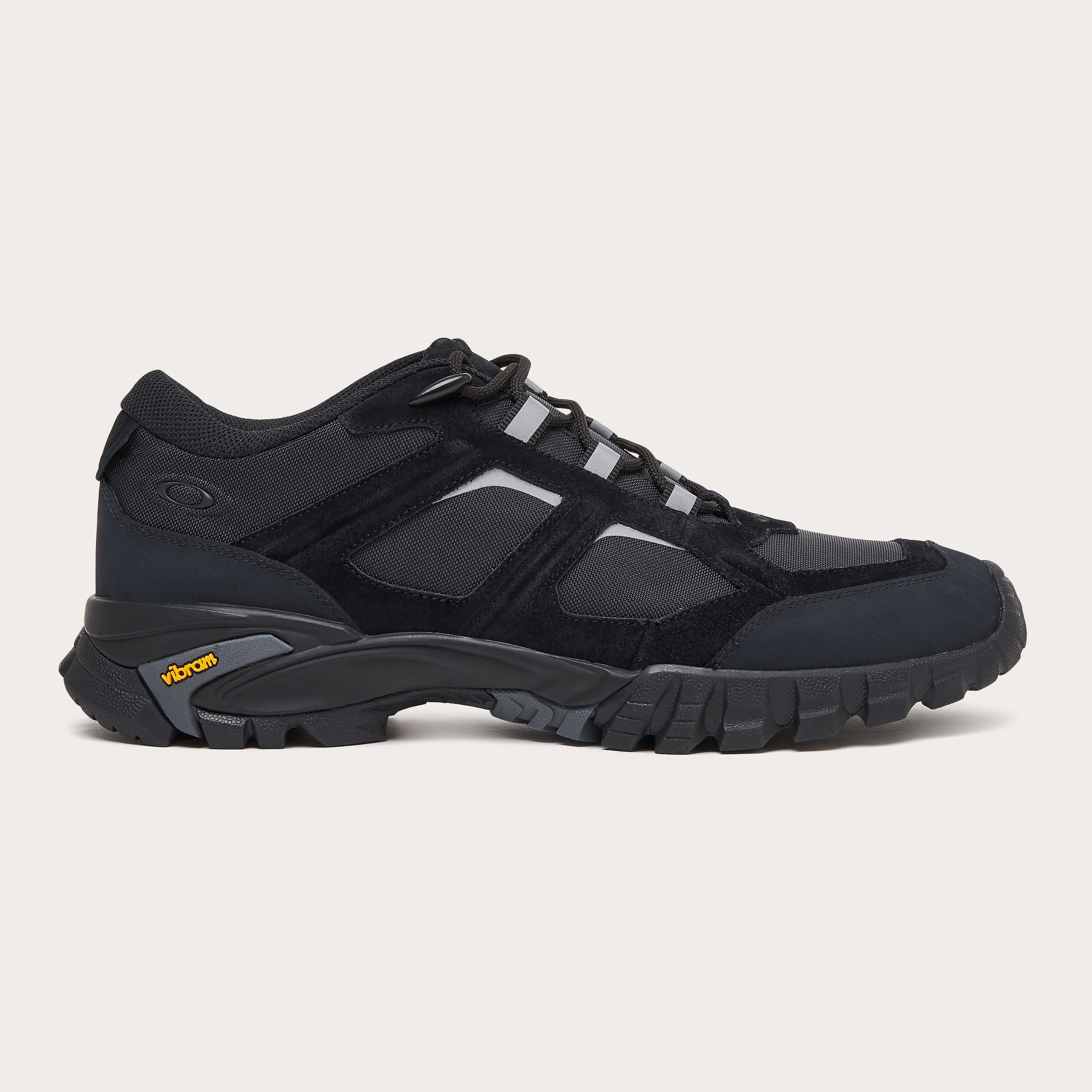 m&m オークリー SIERRA TERRAIN US10／UK9 Oakley Sierra Terrain in Blackout | Oakley® | Official Oakley