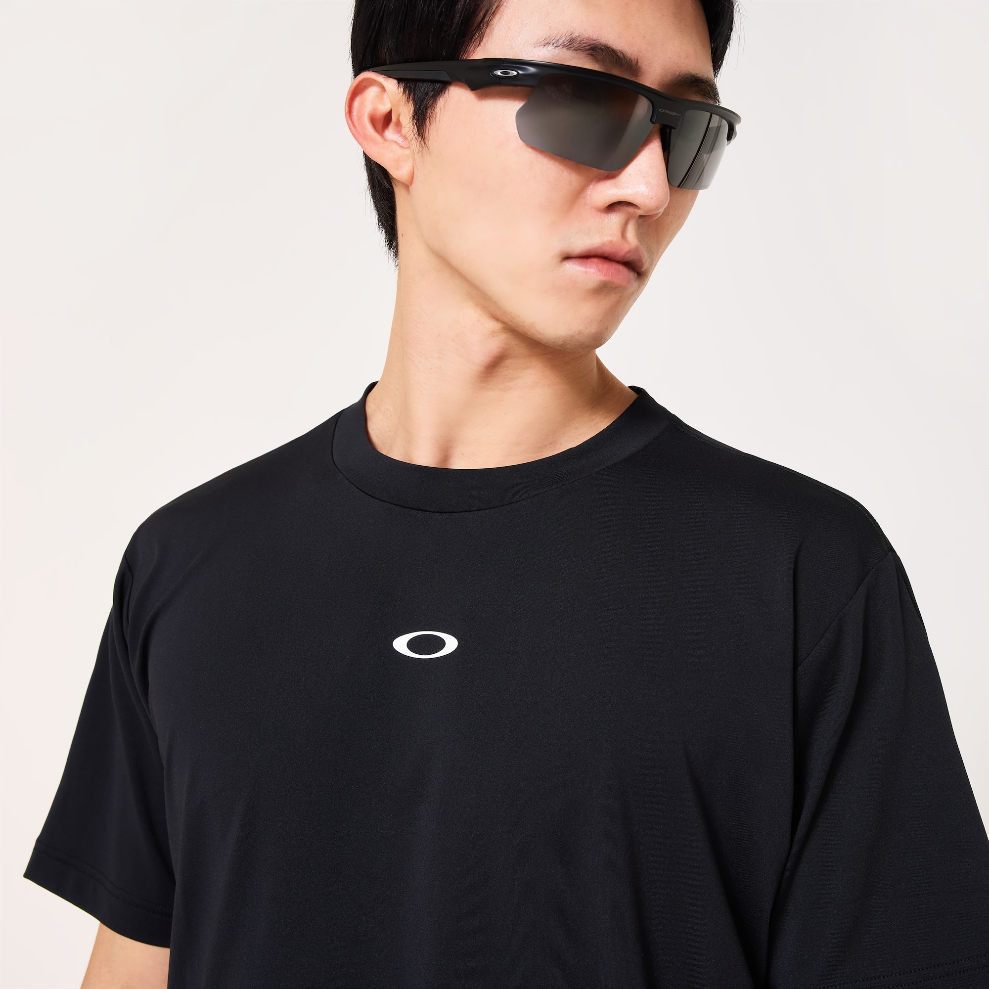 Oakley Enhance Qdevo SS Tee Bp 5.0 in Pitch Black | Oakley® JP
