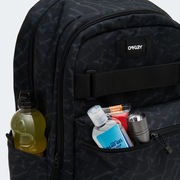 Street Skate Backpack - Black Glass Print