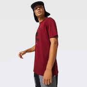 Blurred Scatter Skull Tee - Iron Red