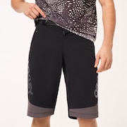 Maven Scrub Short - Black/Grey
