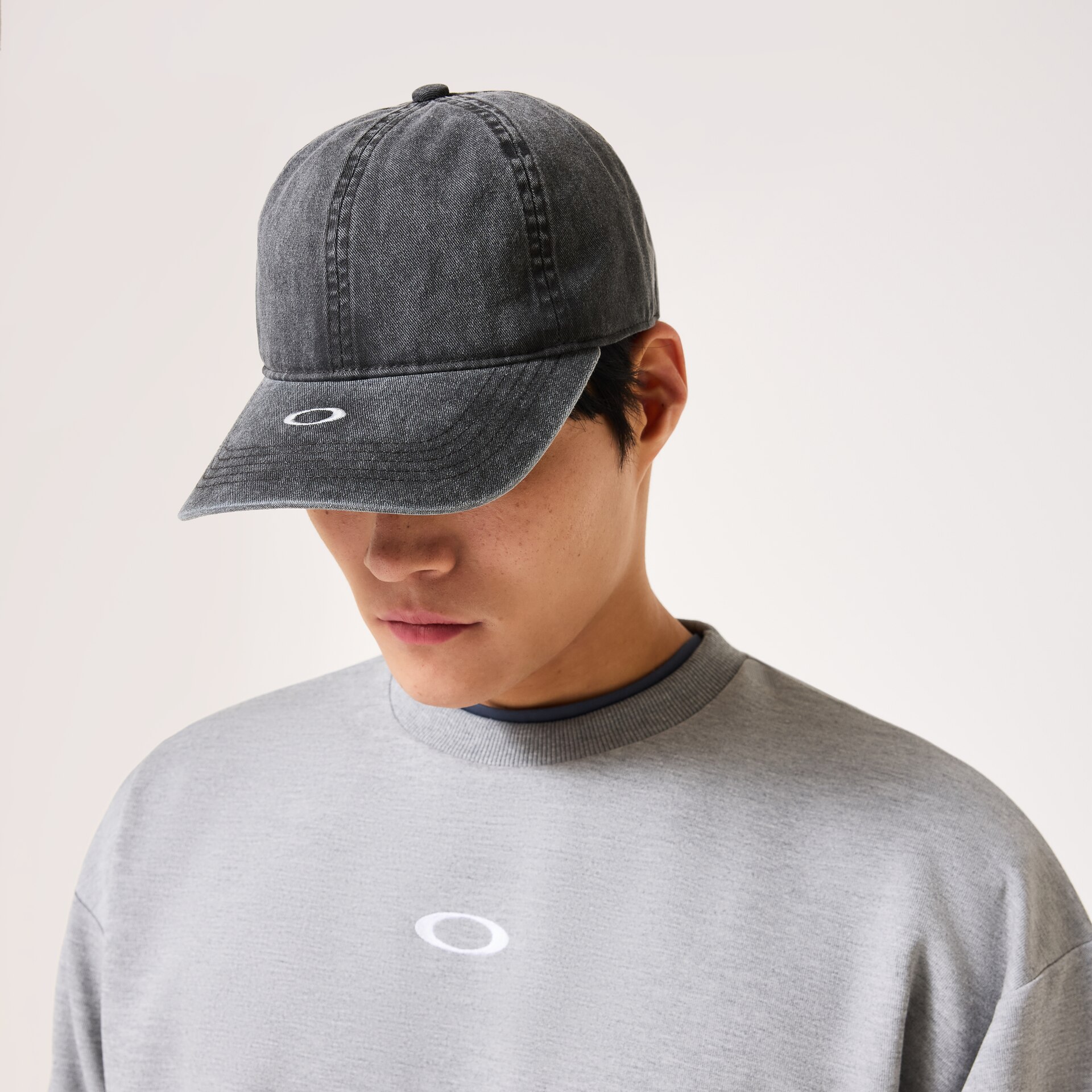Oakley Essential Brim Logo Cap 26.0 in Pitch Black | Oakley® JP