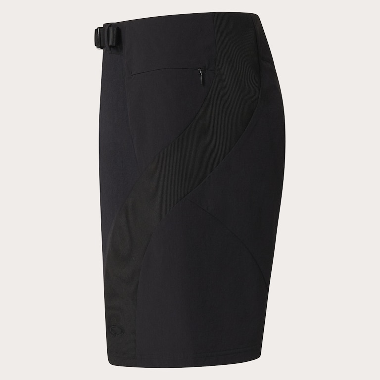 Latitude Arc Short - Blackout
