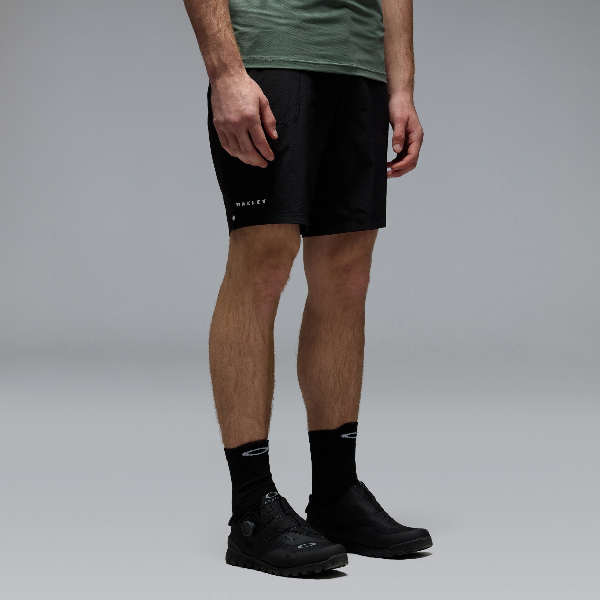 Oakley Seeker Whip Short in Pitch Black | Oakley® US