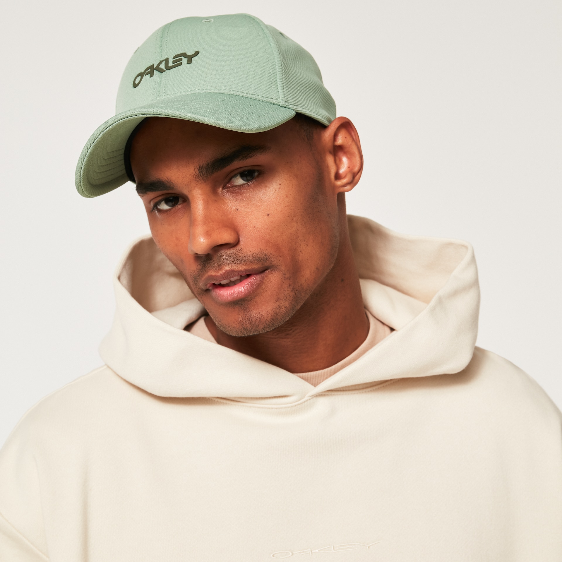 Oakley Homme 6 Panel Stretch Metallic Hat