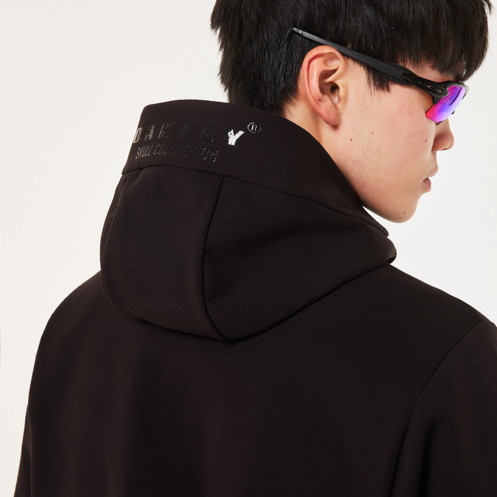 Oakley Skull Versatile Zip Hoodie 5.0 in Blackout | Oakley® JP