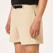 Latitude 18" Short - Humus