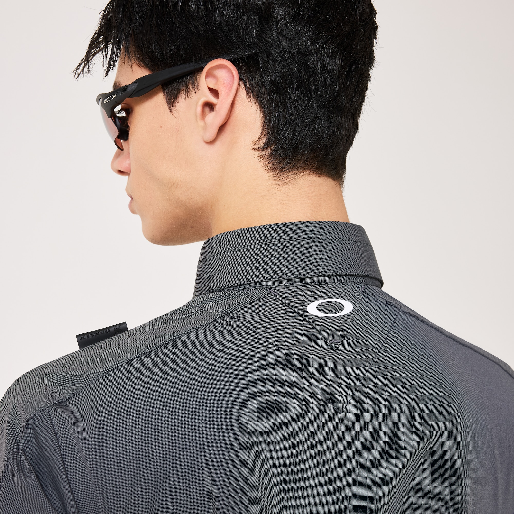 Oakley Skull Cool Stretch Claw Shirt in Pitch Black | Oakley® JP