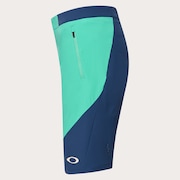 W. Seeker Airline Short - Green/Blue