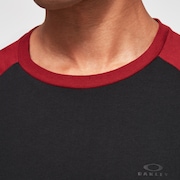 Relax Raglan 3/4 Tee - Black/Iron Red