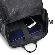 90'S Square Backpack - Blackout