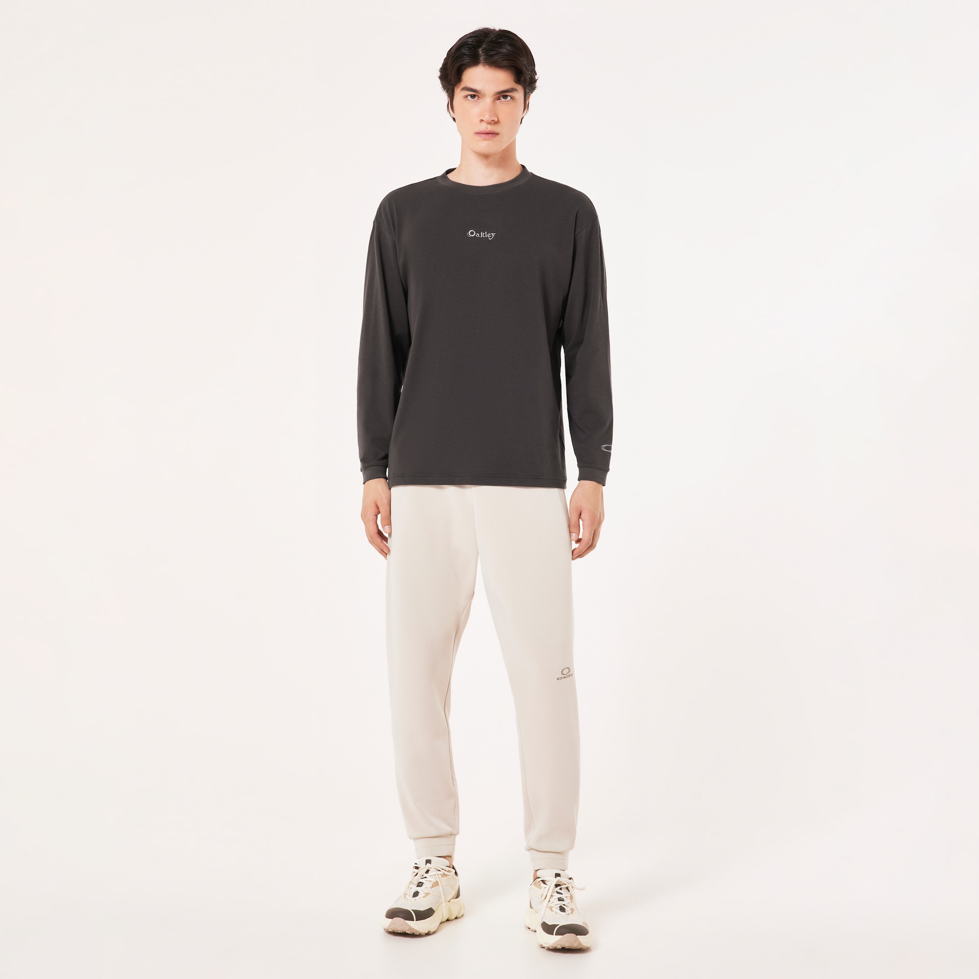 Oakley En New Retro L/S Tee Flag 1.7 in Shadow/Black | Oakley® JP