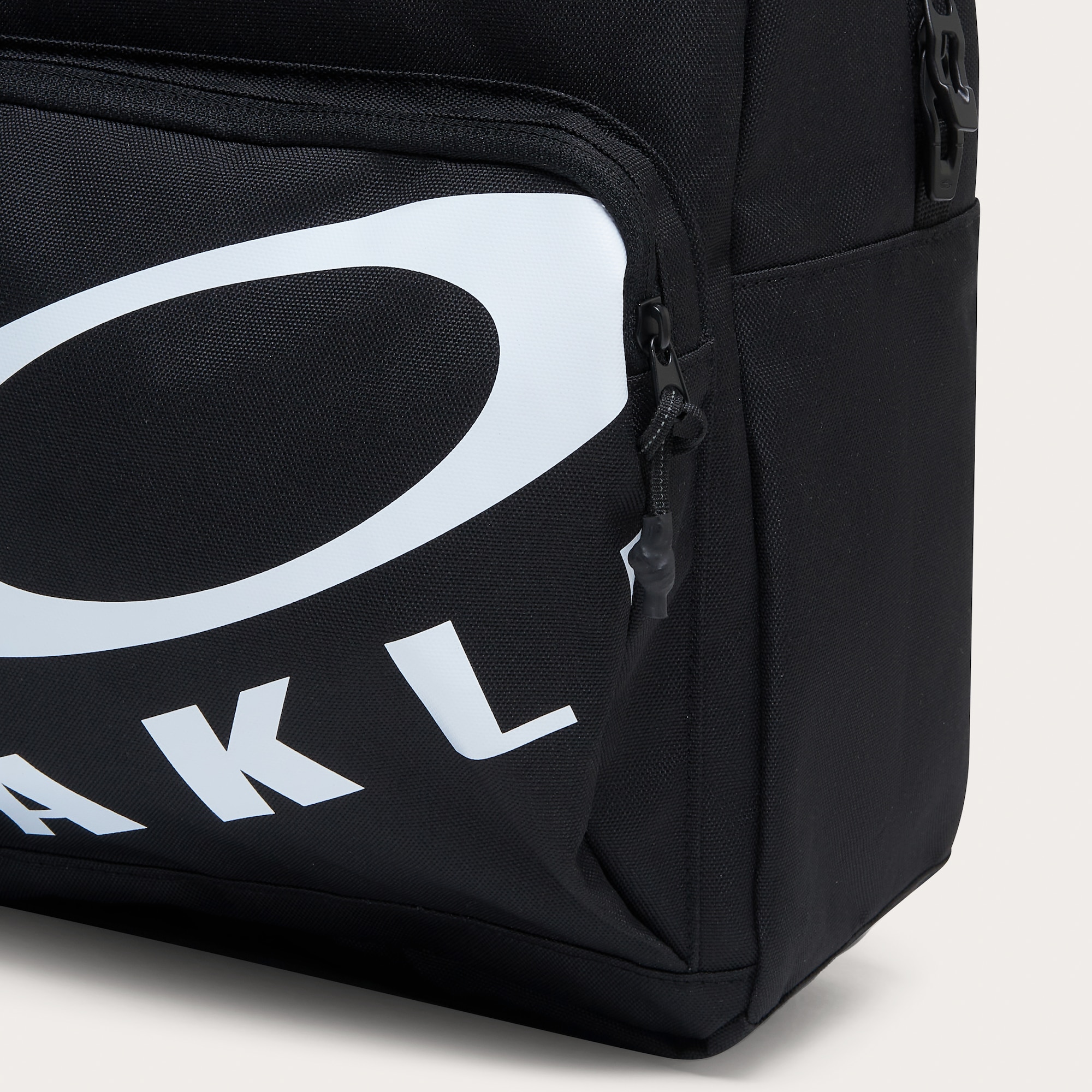 Oakley Essential Backpack 20 Ytr in Blackout | Oakley® JP