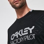 Pipeline Trail Tee - Blackout