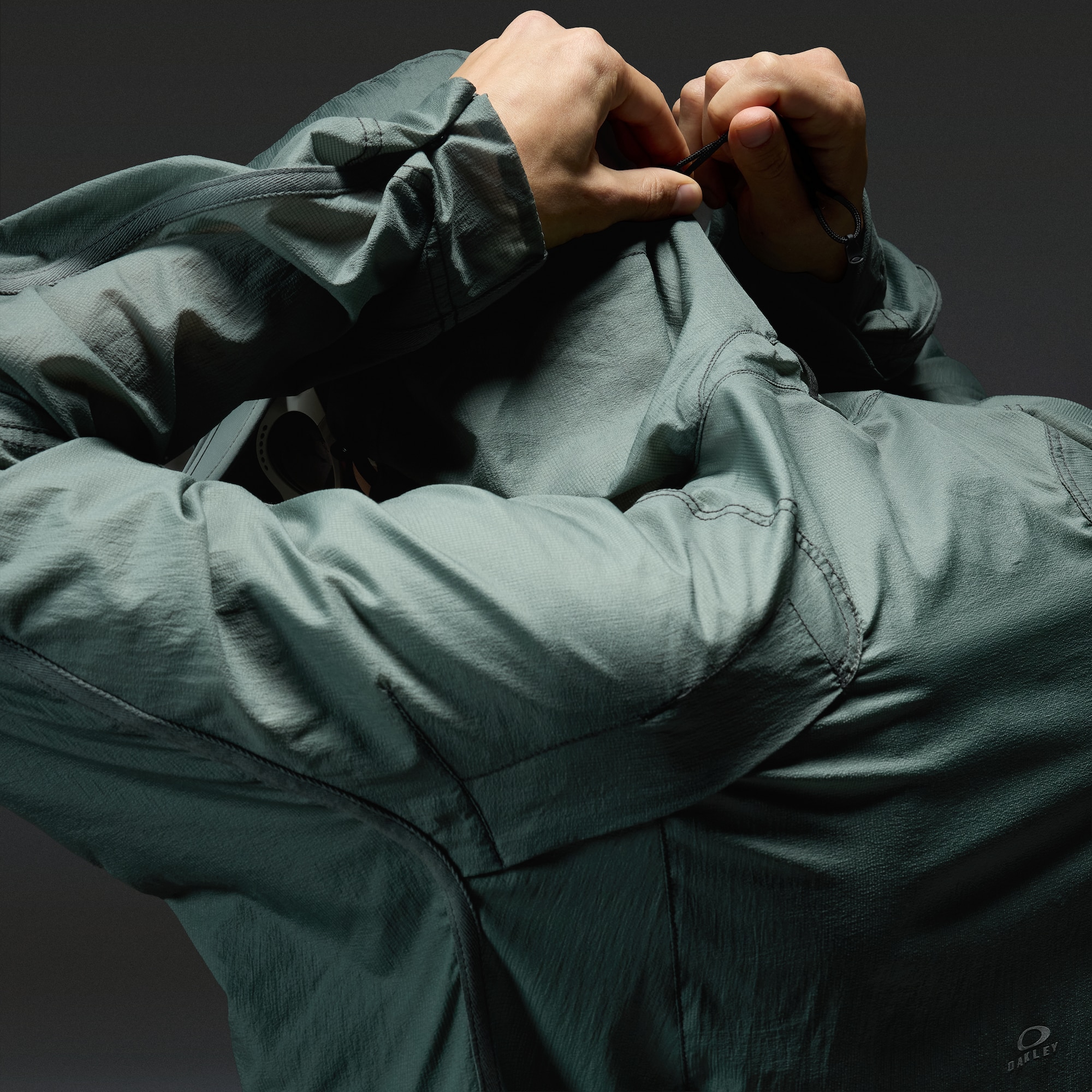 Oakley Latitude Veil Flow Jacket in Aviator Green | Oakley® US